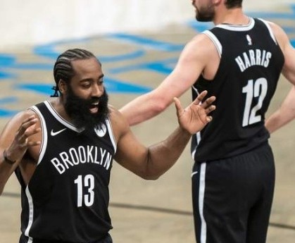  米德尔顿关键中投，雄鹿险胜篮网守住东部第二