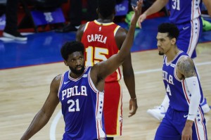  恩比德统治内线七六人轻取热火获三连胜