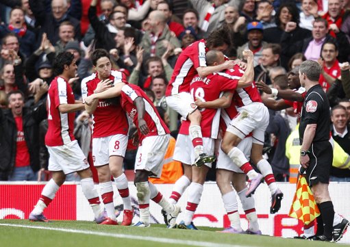  阿森纳补时绝杀紧咬积分榜次席位置